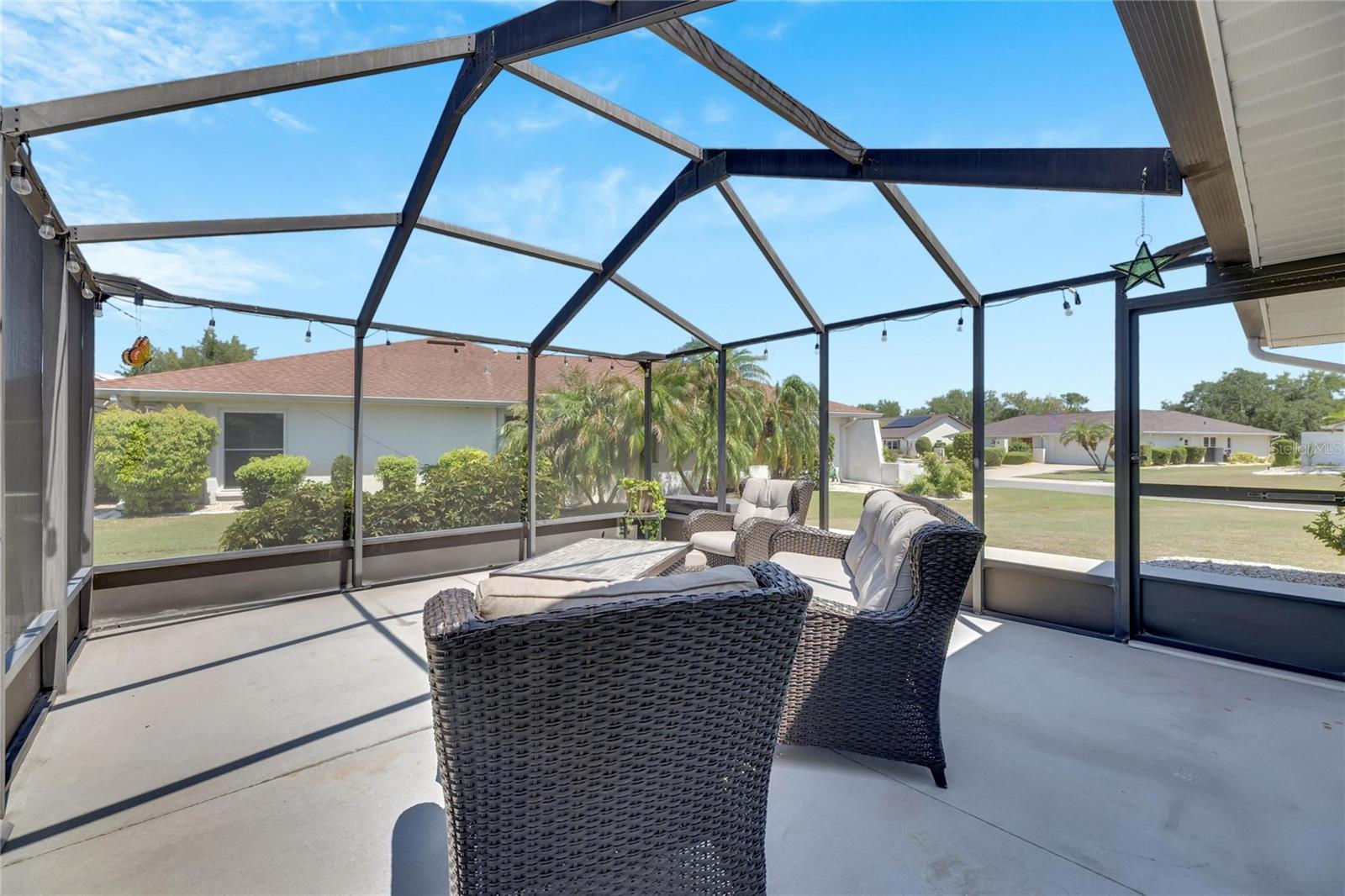 2002 E VIEW DR, SUN CITY CENTER, FL, 33573