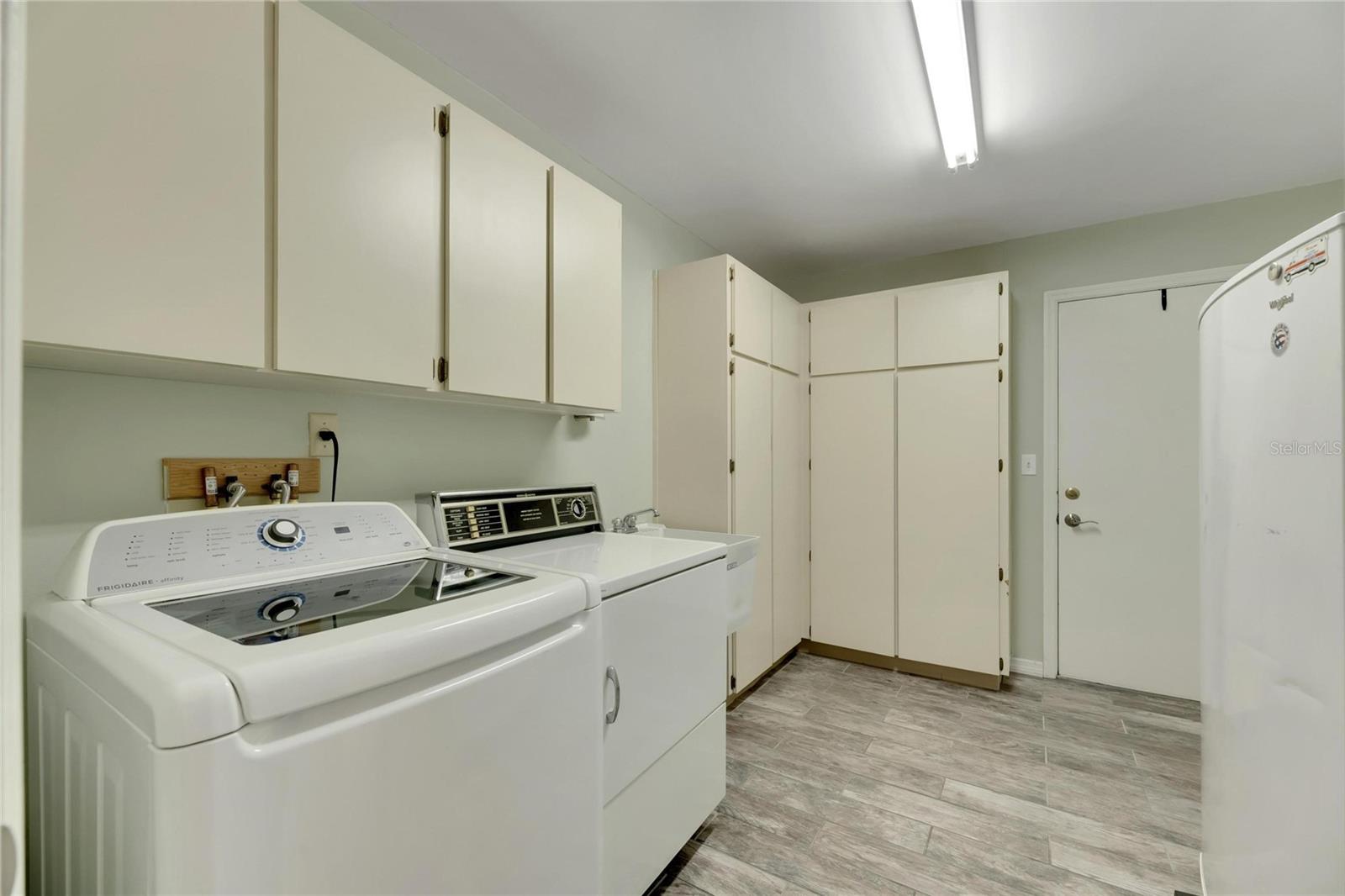 2002 E VIEW DR, SUN CITY CENTER, FL, 33573