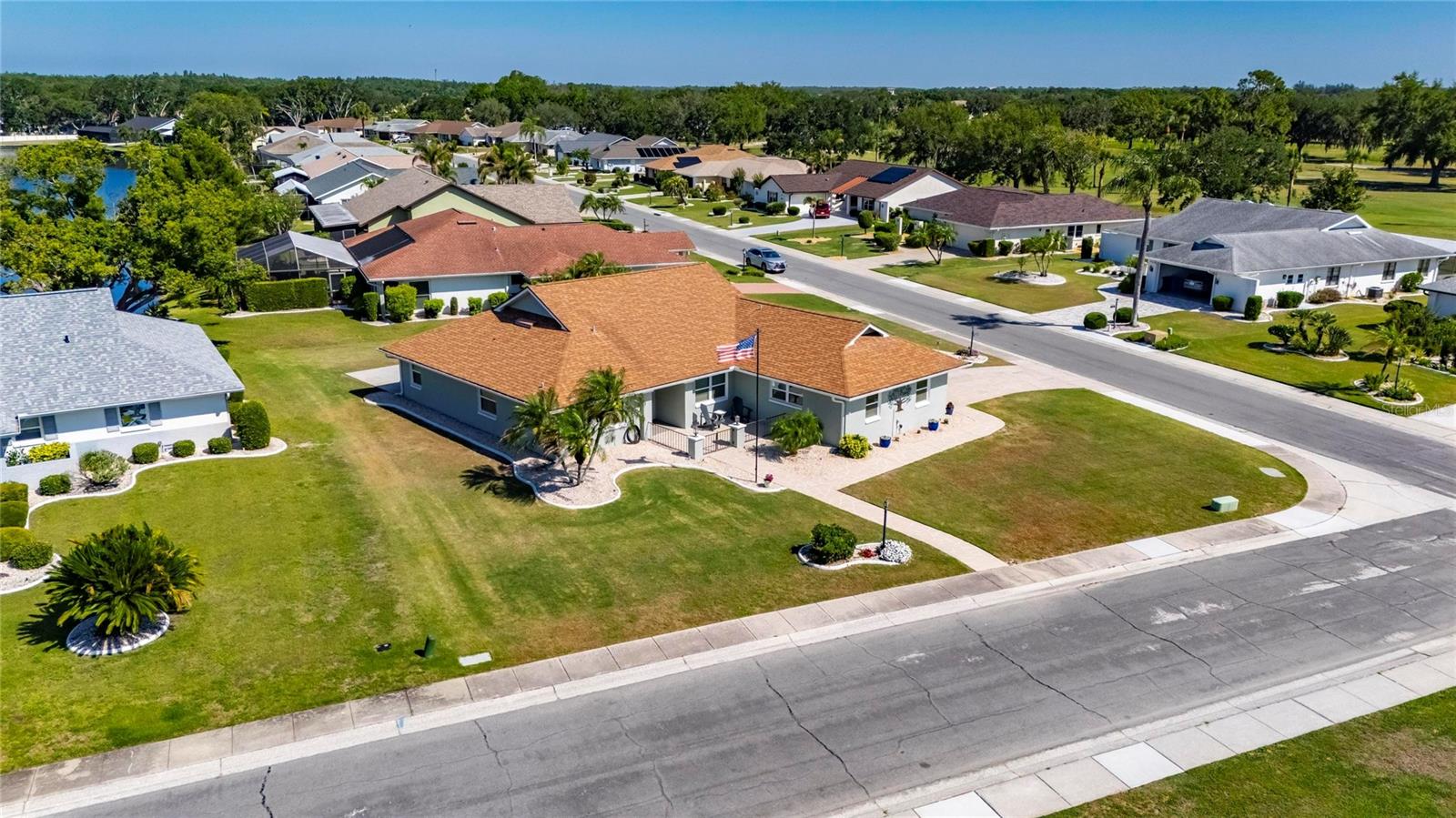 2002 E VIEW DR, SUN CITY CENTER, FL, 33573