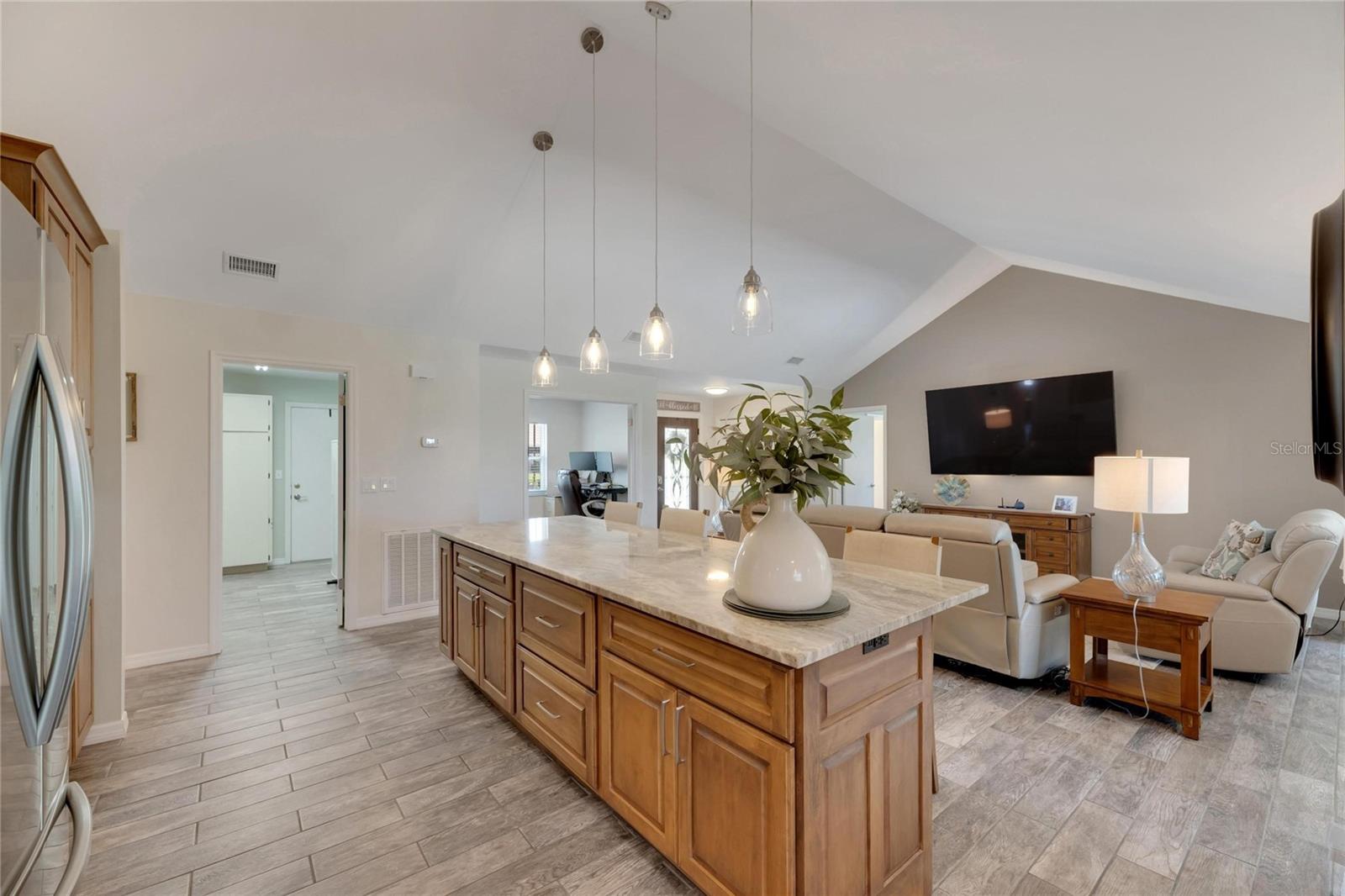 2002 E VIEW DR, SUN CITY CENTER, FL, 33573
