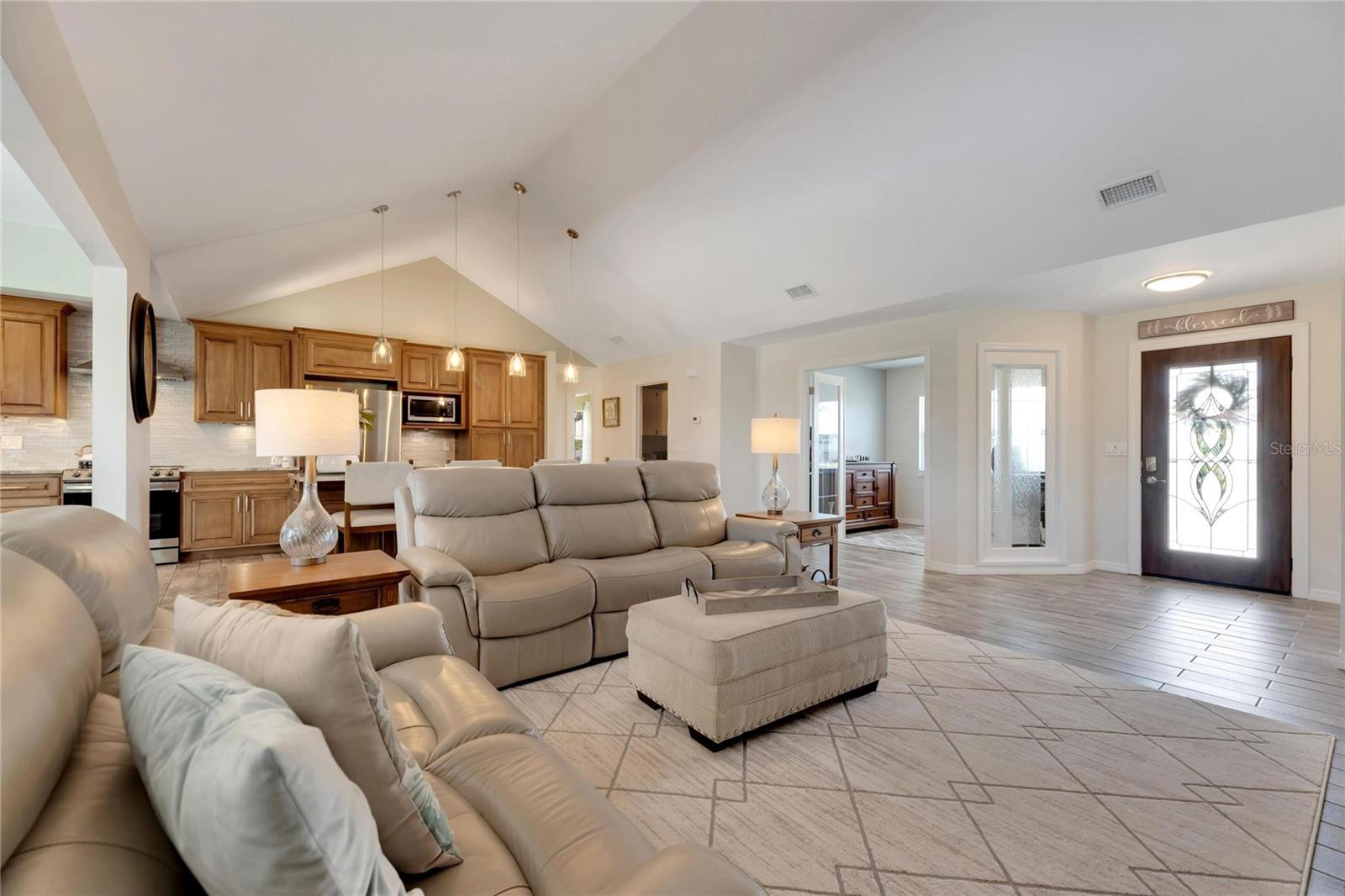 2002 E VIEW DR, SUN CITY CENTER, FL, 33573
