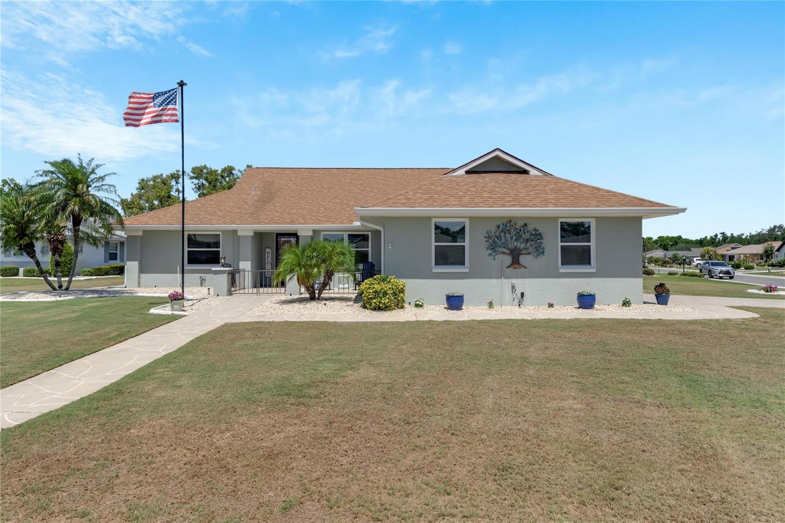 2002 E VIEW DR, SUN CITY CENTER, FL, 33573
