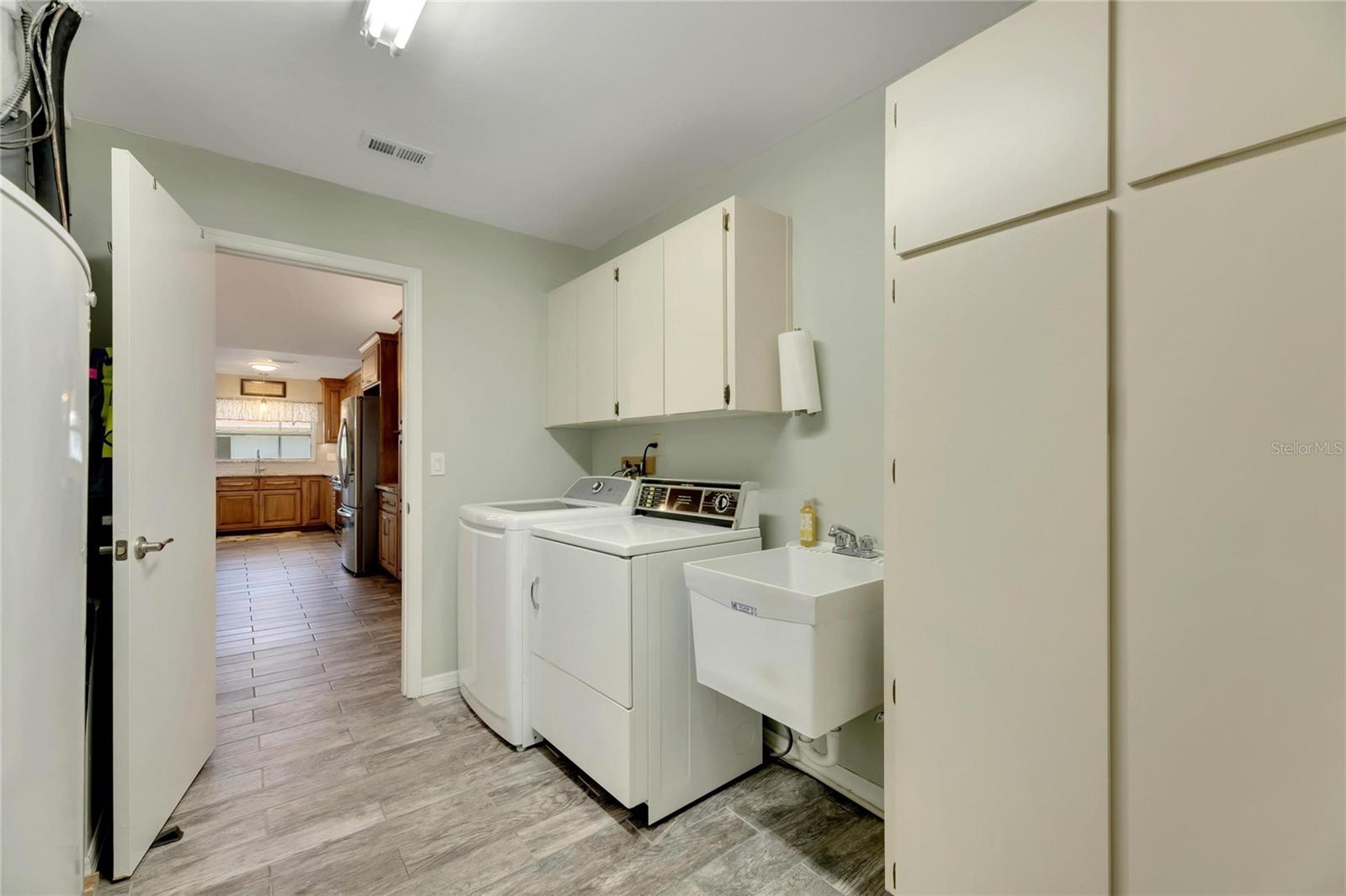 2002 E VIEW DR, SUN CITY CENTER, FL, 33573