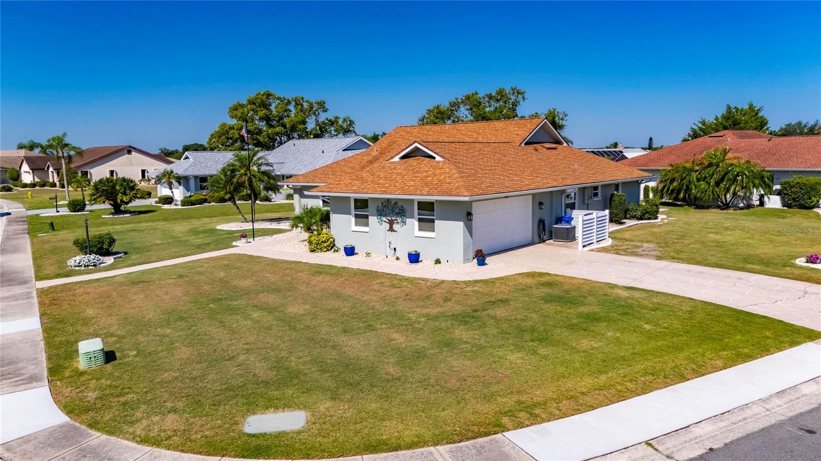 2002 E VIEW DR, SUN CITY CENTER, FL, 33573