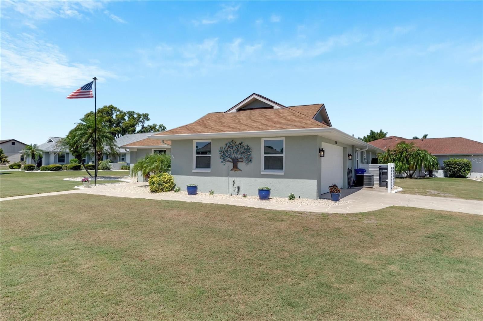 2002 E VIEW DR, SUN CITY CENTER, FL, 33573