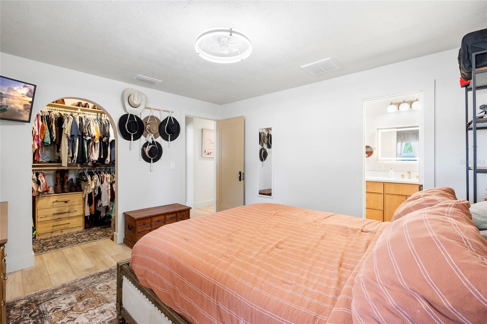 8212 SUNNY VALE PL, TAMPA, FL, 33615