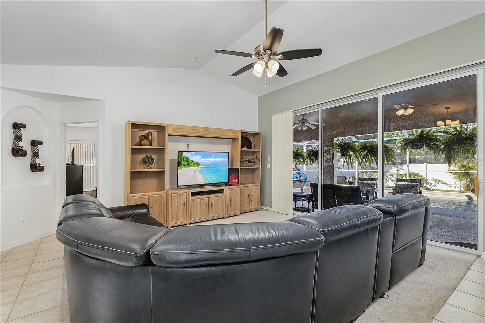 810 SW 10TH PL, CAPE CORAL, FL, 33991
