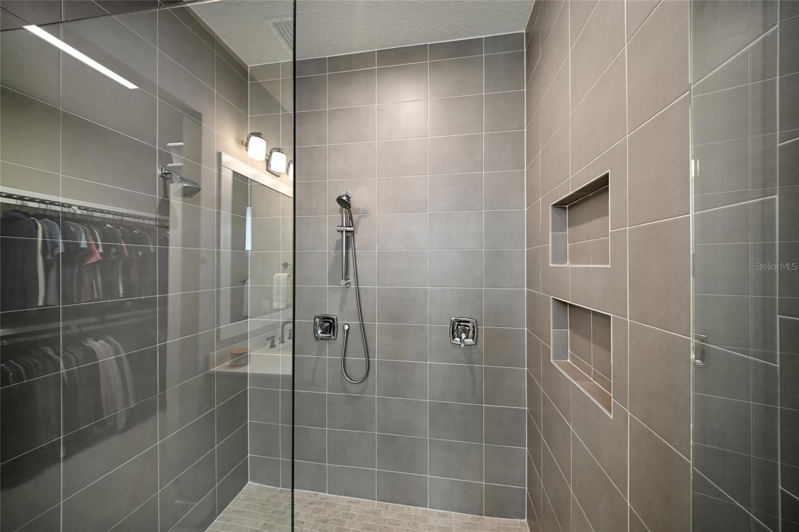 8092 GRANDE SHORES DR, SARASOTA, FL, 34240