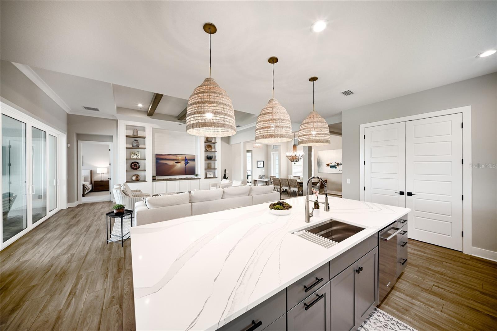 8092 GRANDE SHORES DR, SARASOTA, FL, 34240