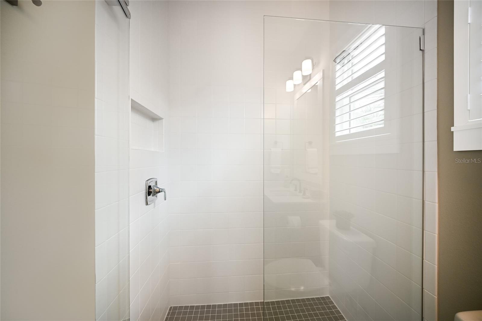 8092 GRANDE SHORES DR, SARASOTA, FL, 34240