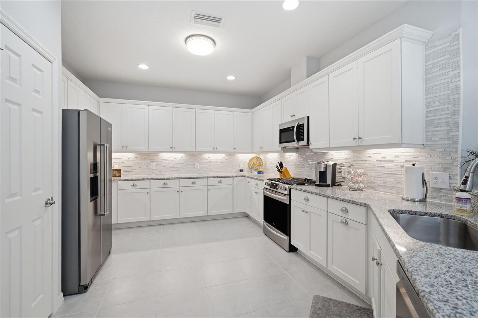 8111 PINE CREST ST, SEMINOLE, FL, 33777