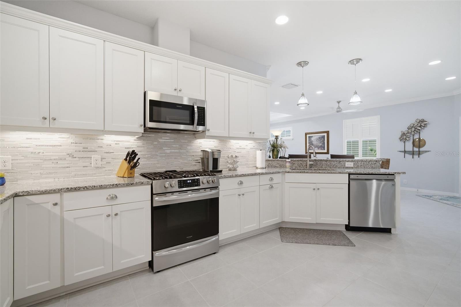 8111 PINE CREST ST, SEMINOLE, FL, 33777