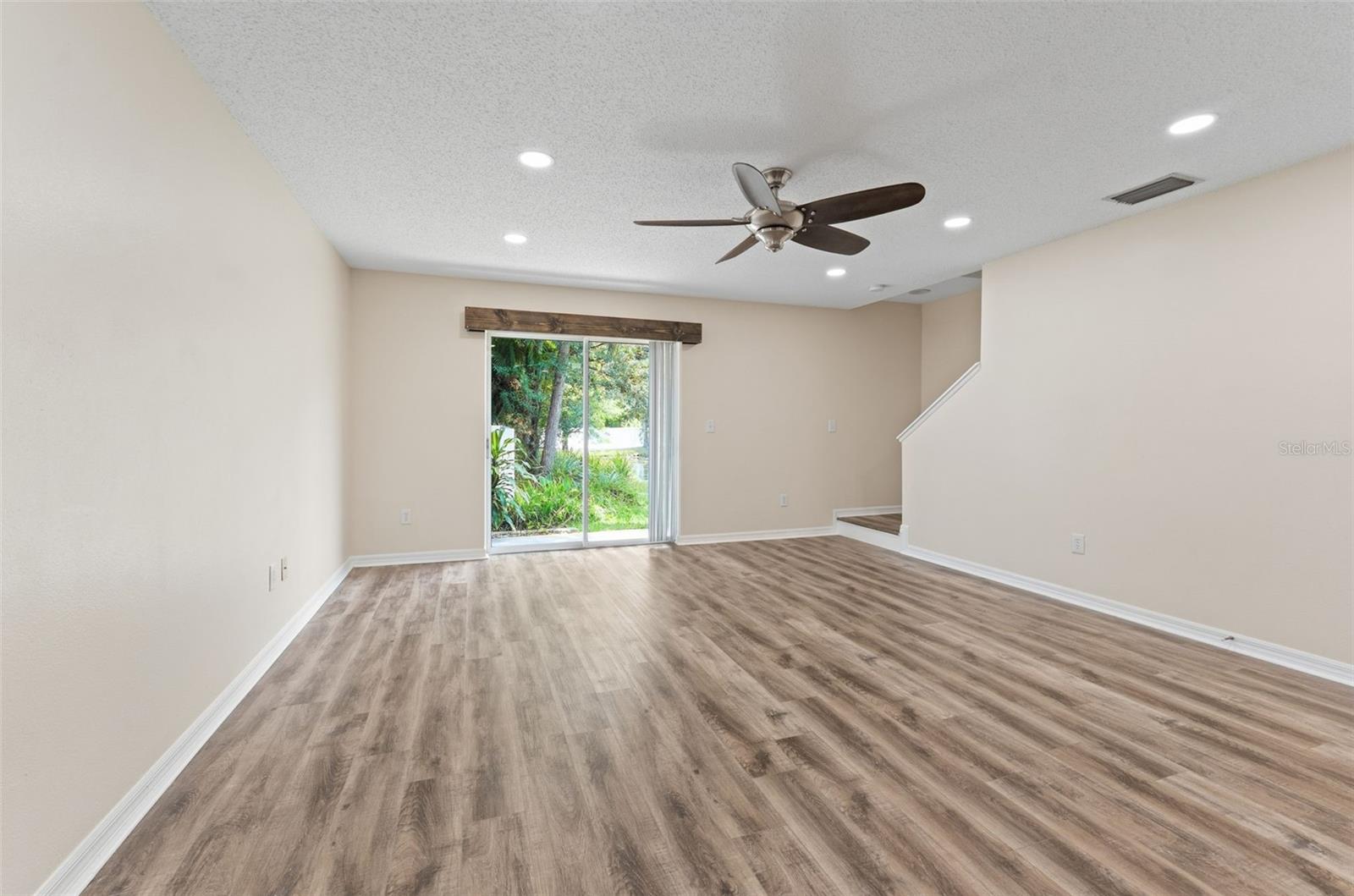 8421 EDGEWATER PLACE BLVD, TAMPA, FL, 33615