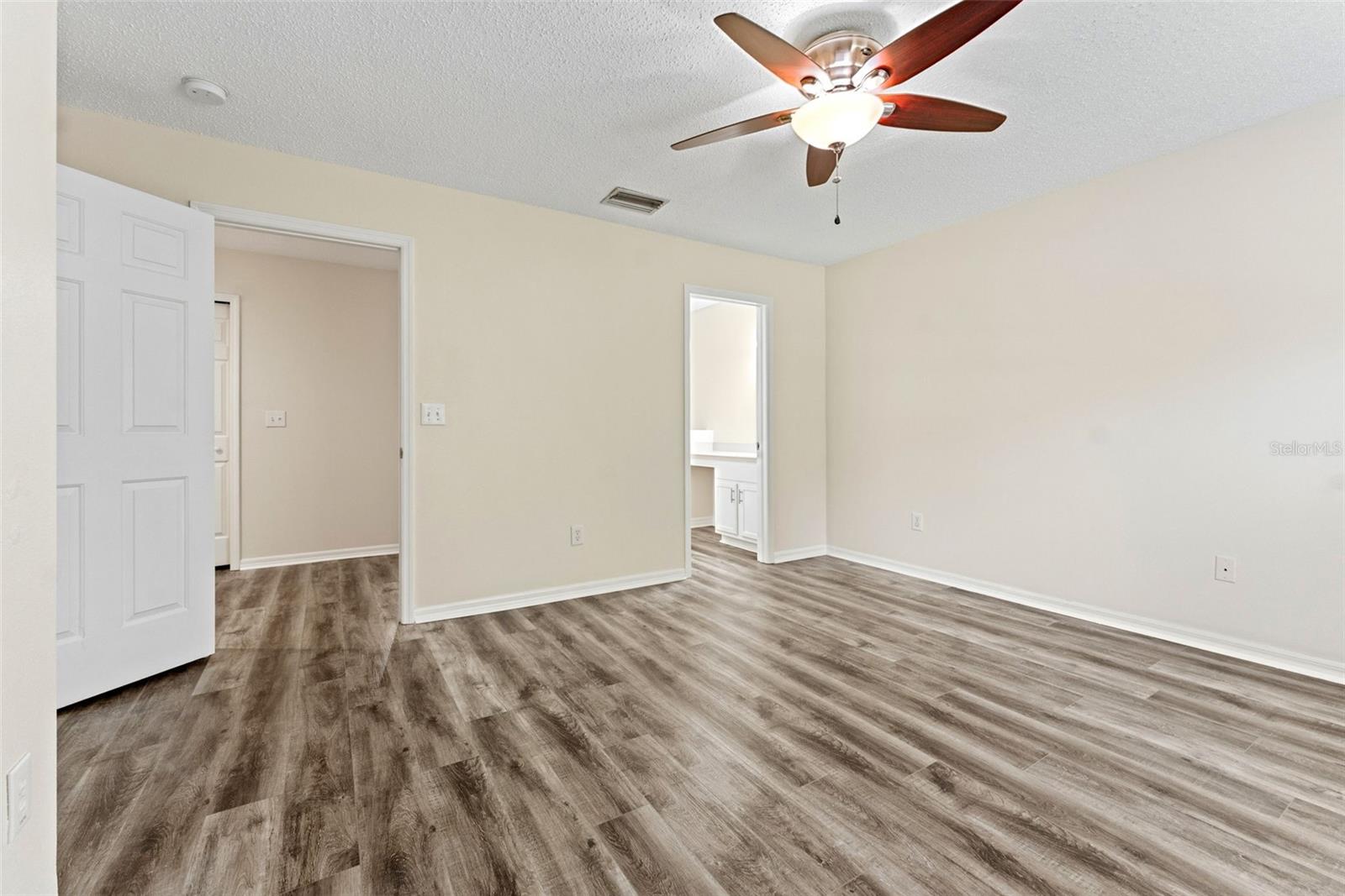 8421 EDGEWATER PLACE BLVD, TAMPA, FL, 33615