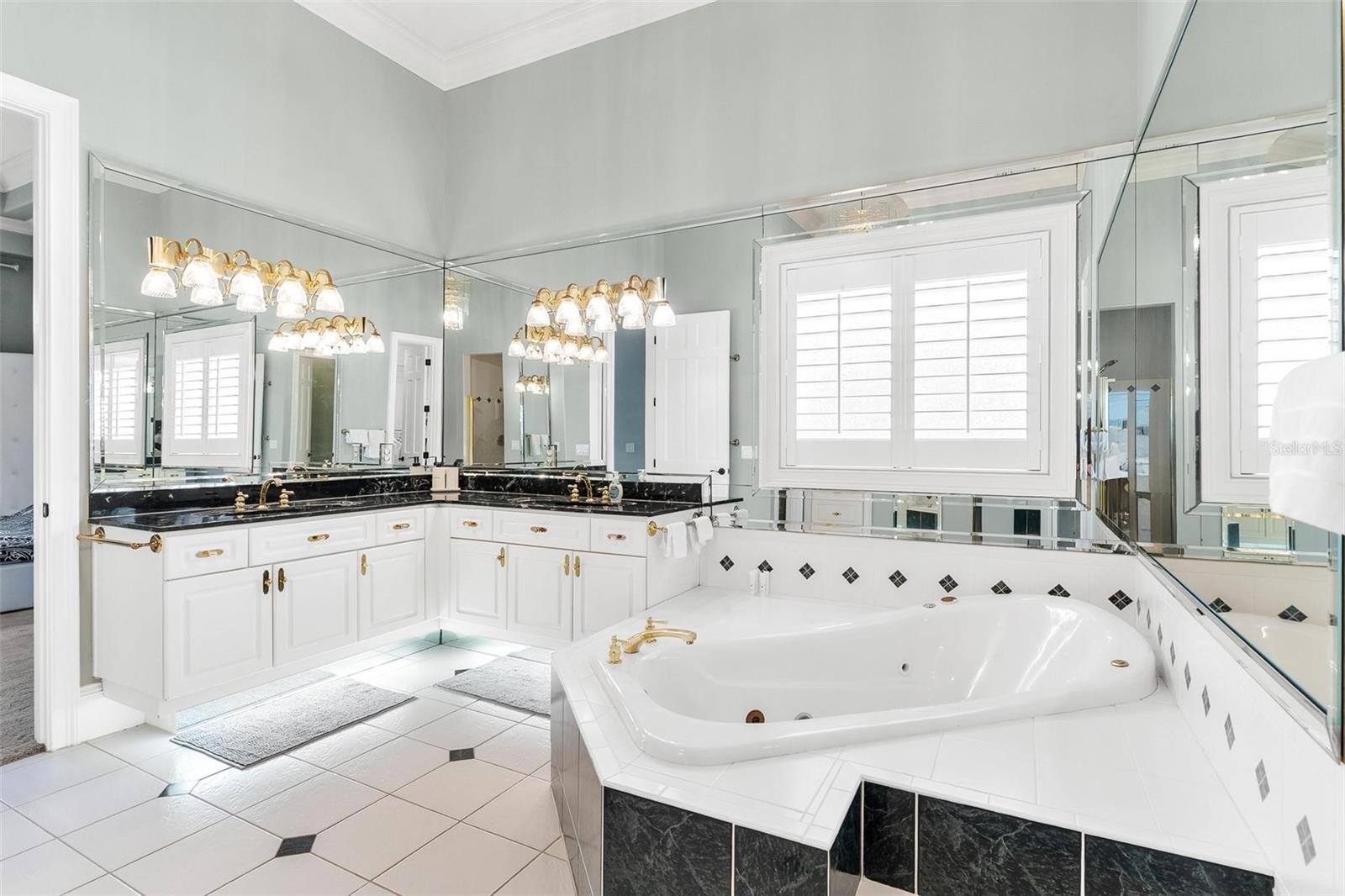 1641 EDGEWATER DR, MOUNT DORA, FL, 32757