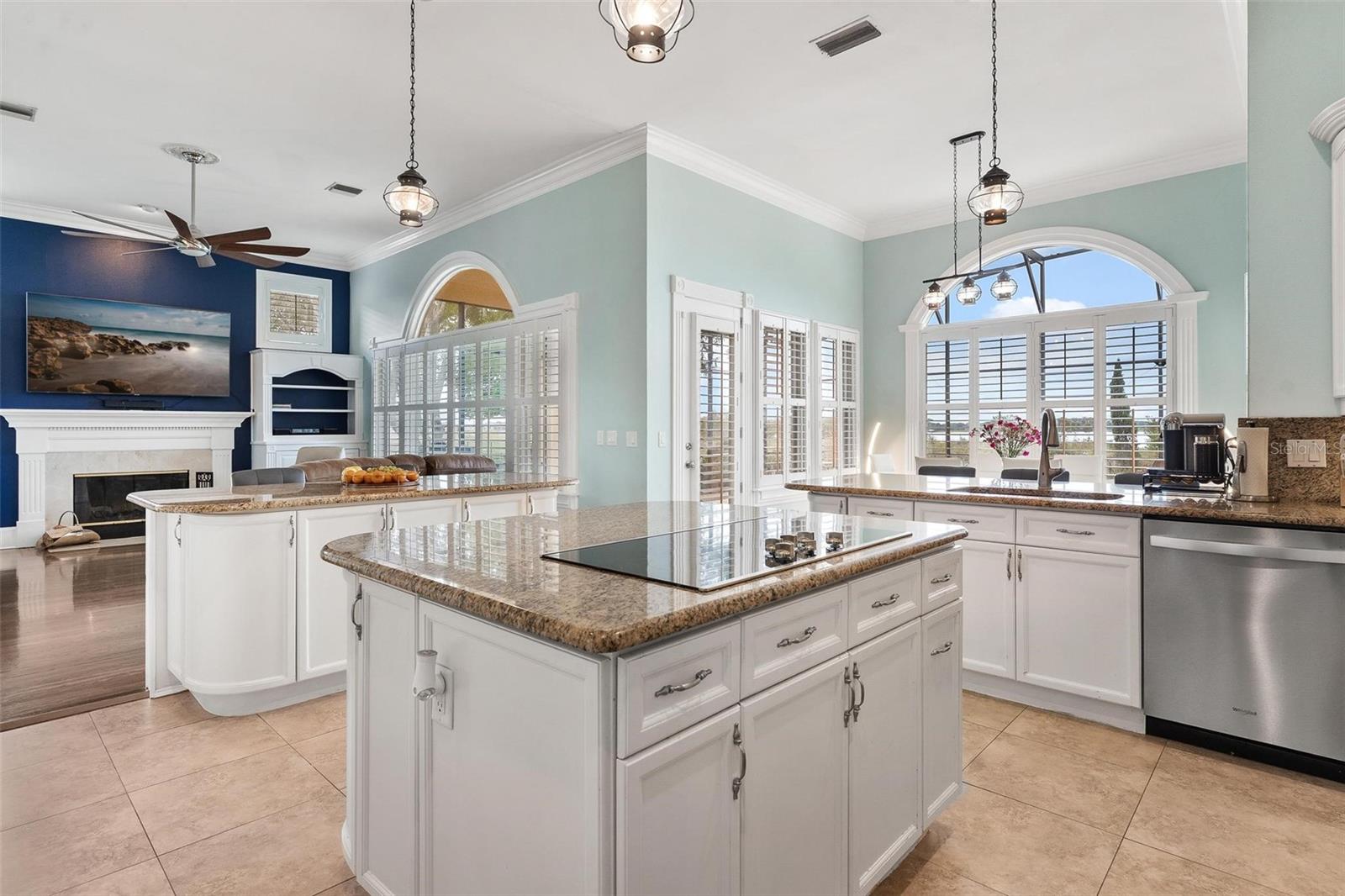 1641 EDGEWATER DR, MOUNT DORA, FL, 32757