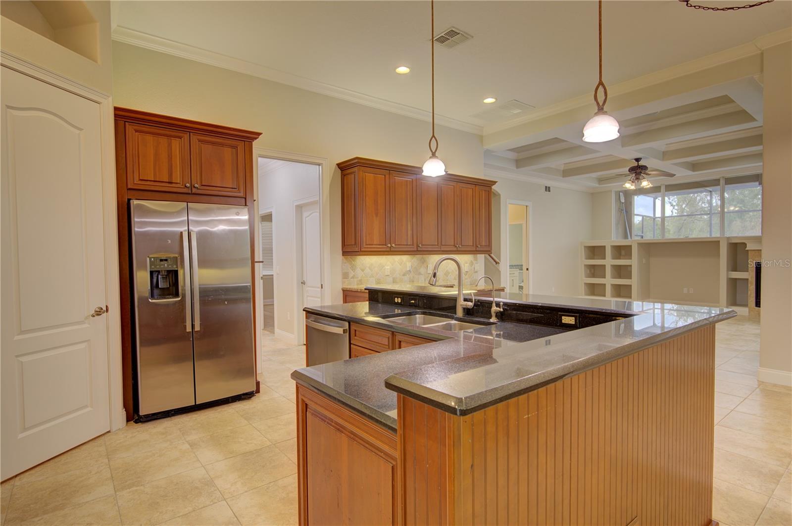 916 MILLS ESTATE PL, CHULUOTA, FL, 32766