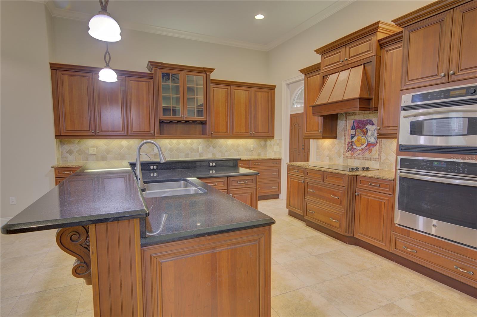916 MILLS ESTATE PL, CHULUOTA, FL, 32766