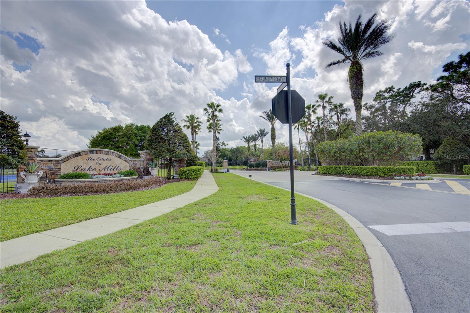 916 MILLS ESTATE PL, CHULUOTA, FL, 32766