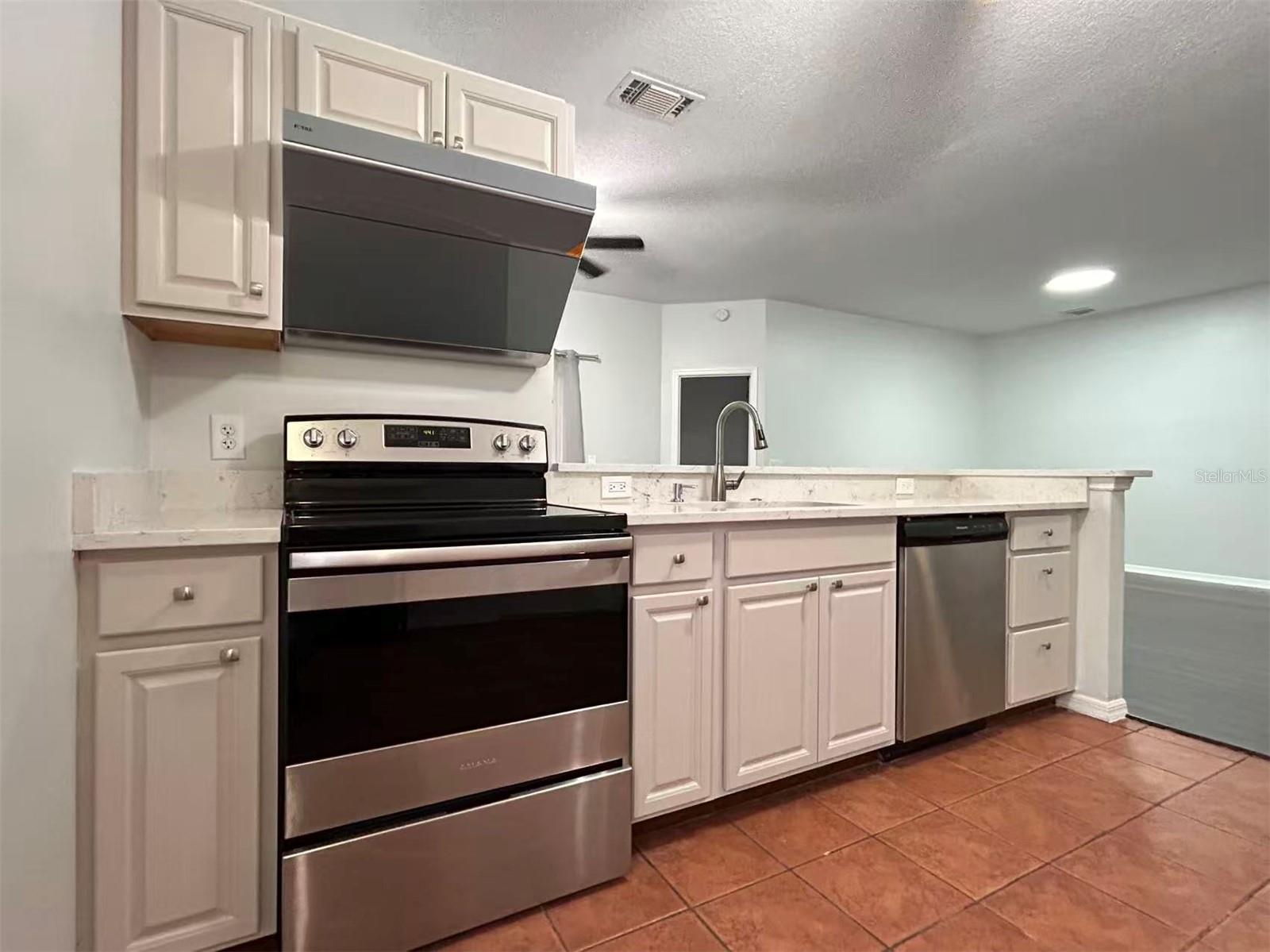 1046 WHITTIER CIR, OVIEDO, FL, 32765