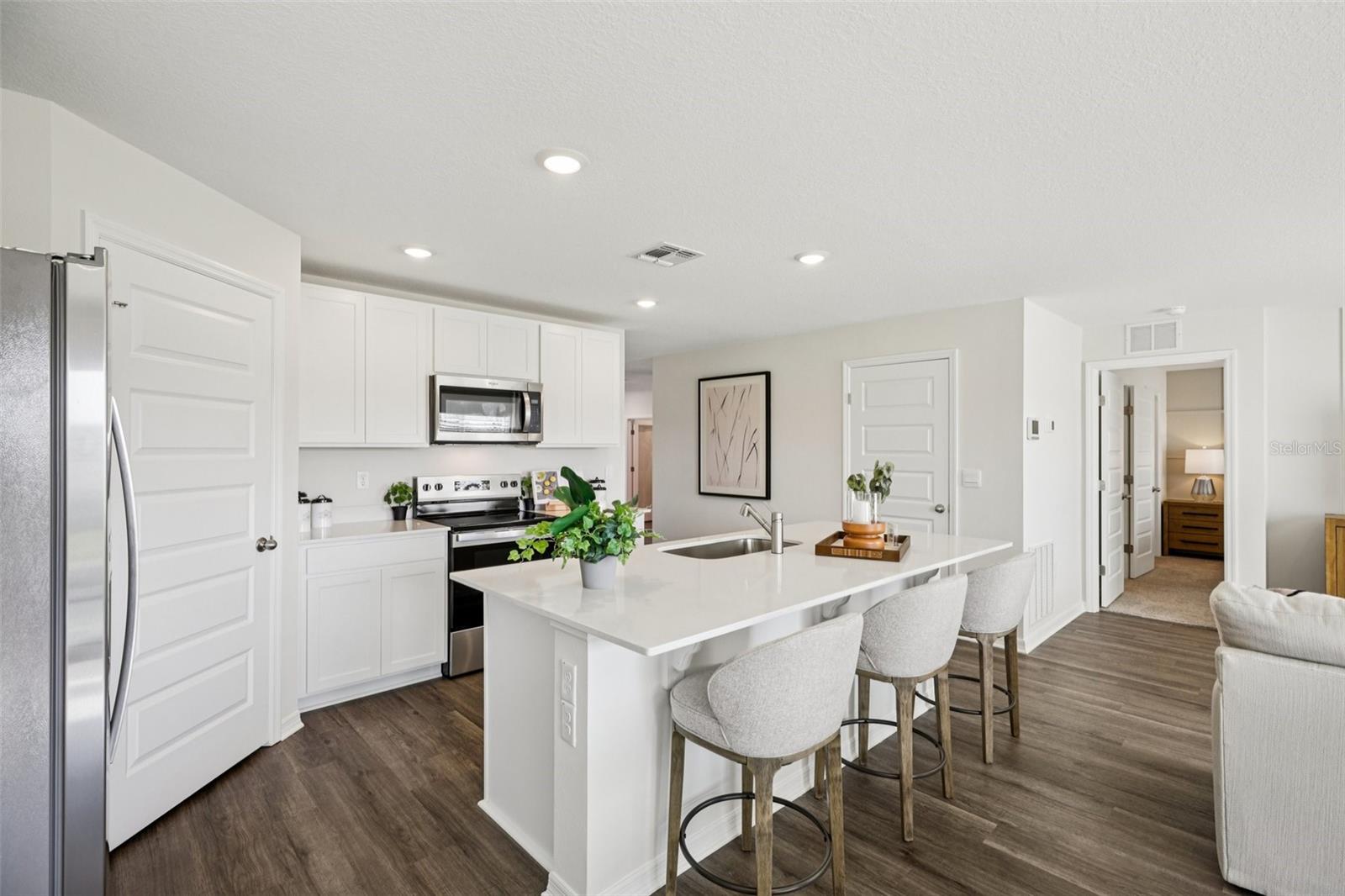 215 SKYFIELD CT, LADY LAKE, FL, 32159