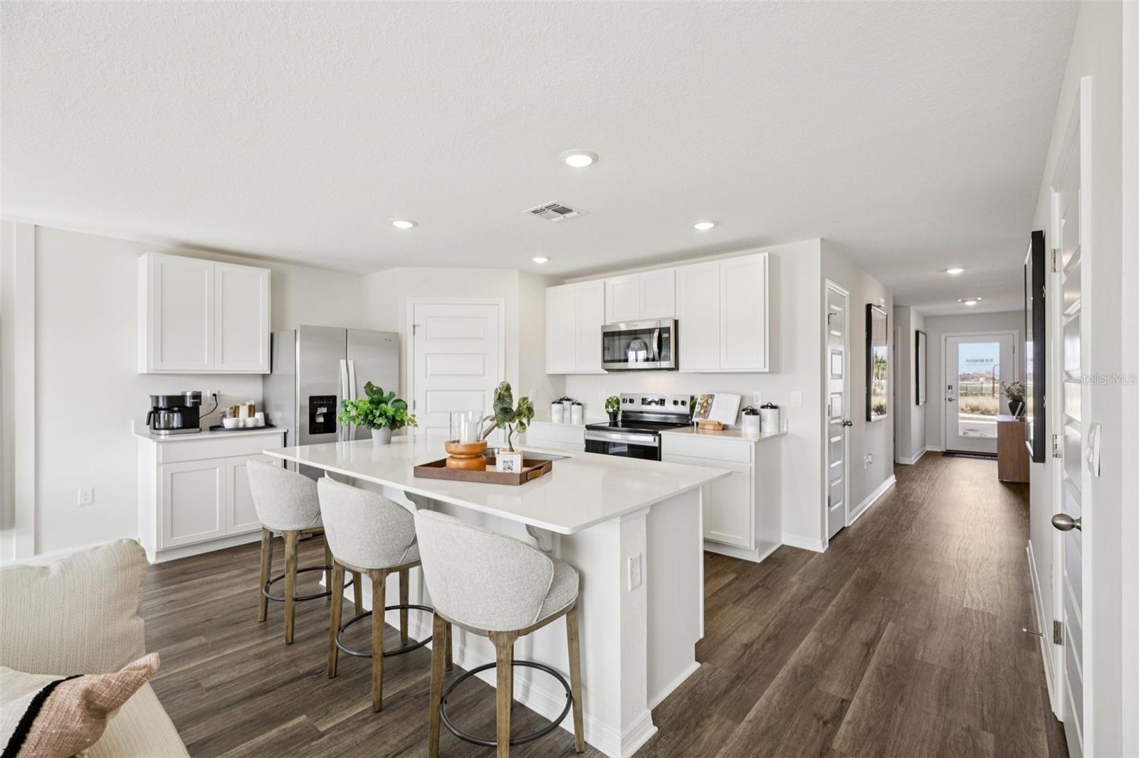 215 SKYFIELD CT, LADY LAKE, FL, 32159