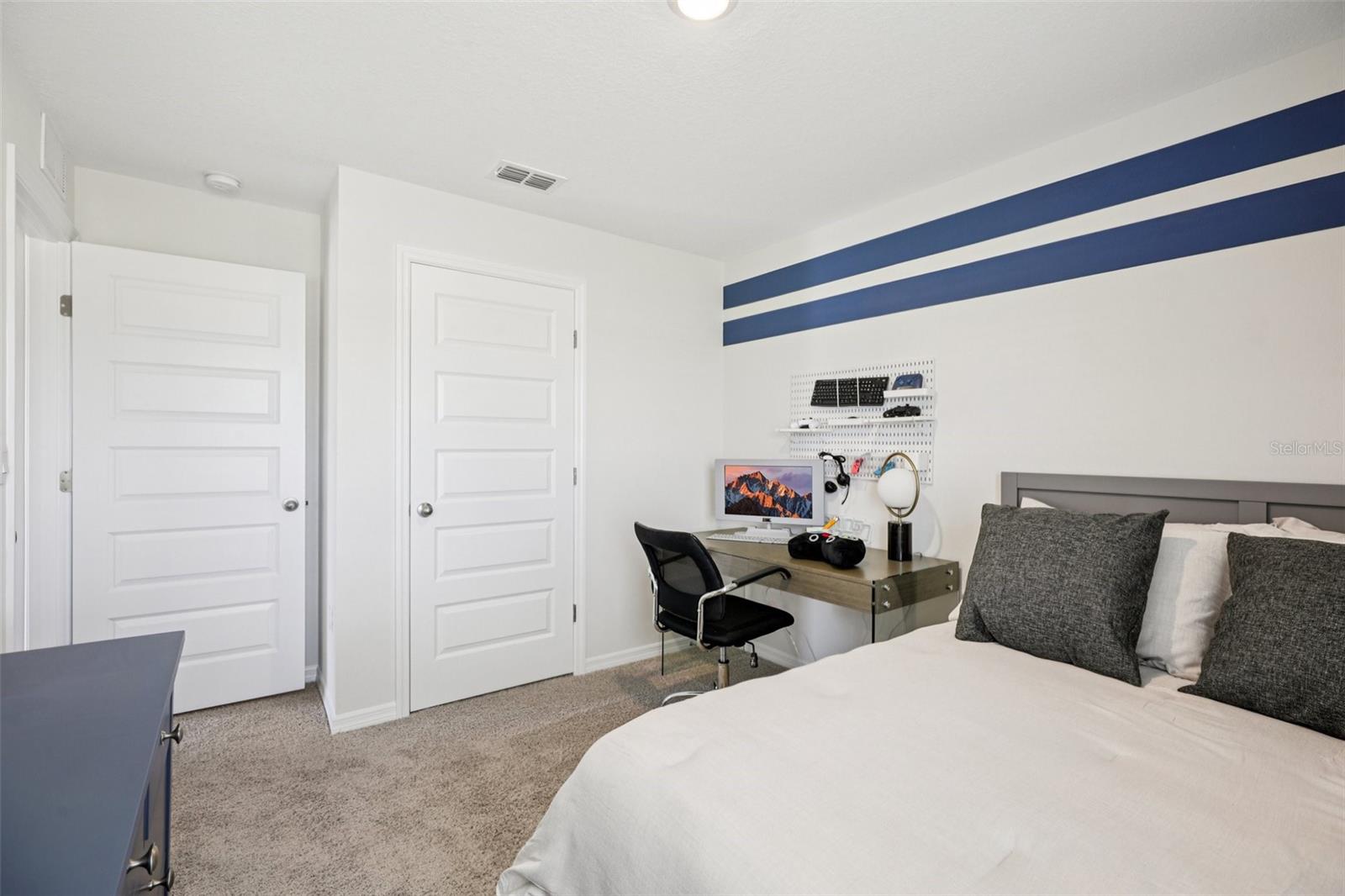 215 SKYFIELD CT, LADY LAKE, FL, 32159