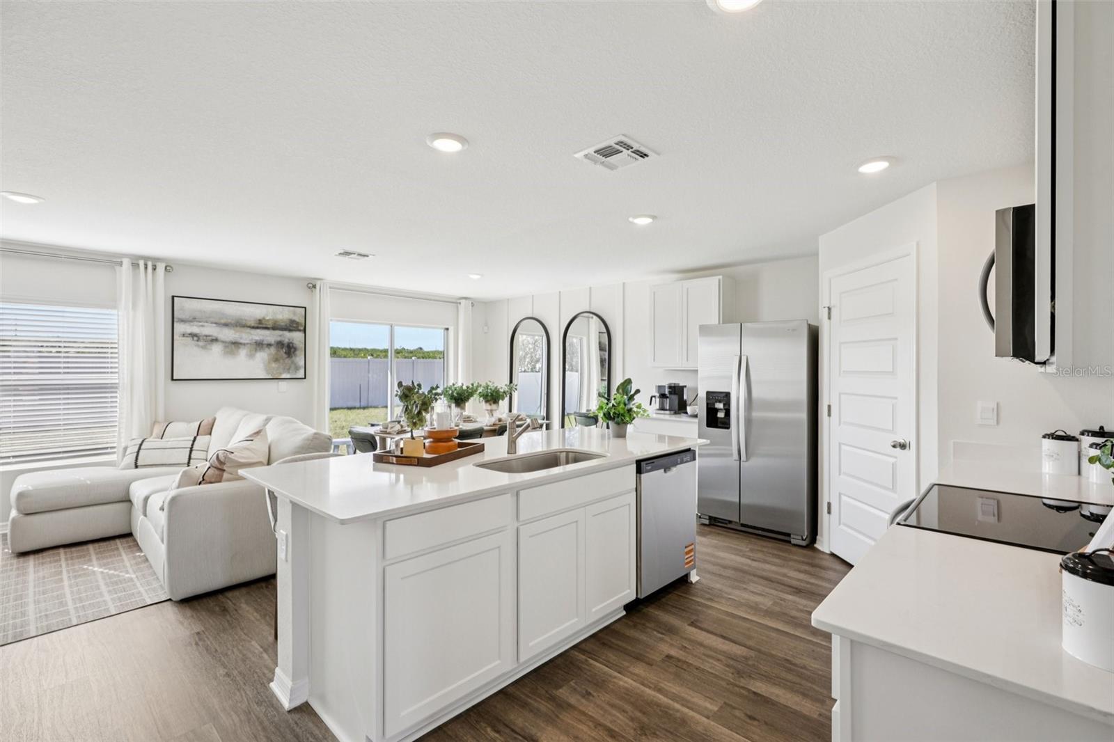 215 SKYFIELD CT, LADY LAKE, FL, 32159