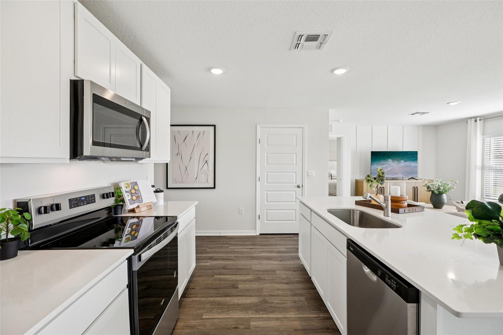 215 SKYFIELD CT, LADY LAKE, FL, 32159