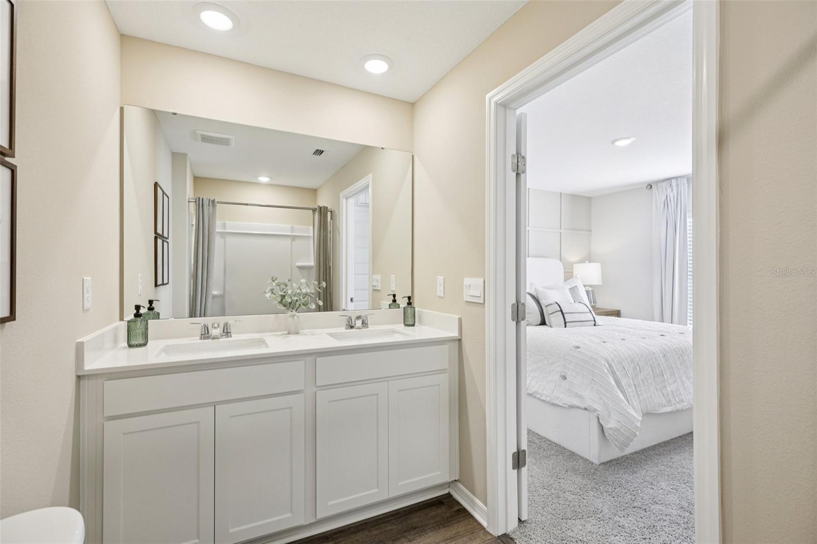 215 SKYFIELD CT, LADY LAKE, FL, 32159