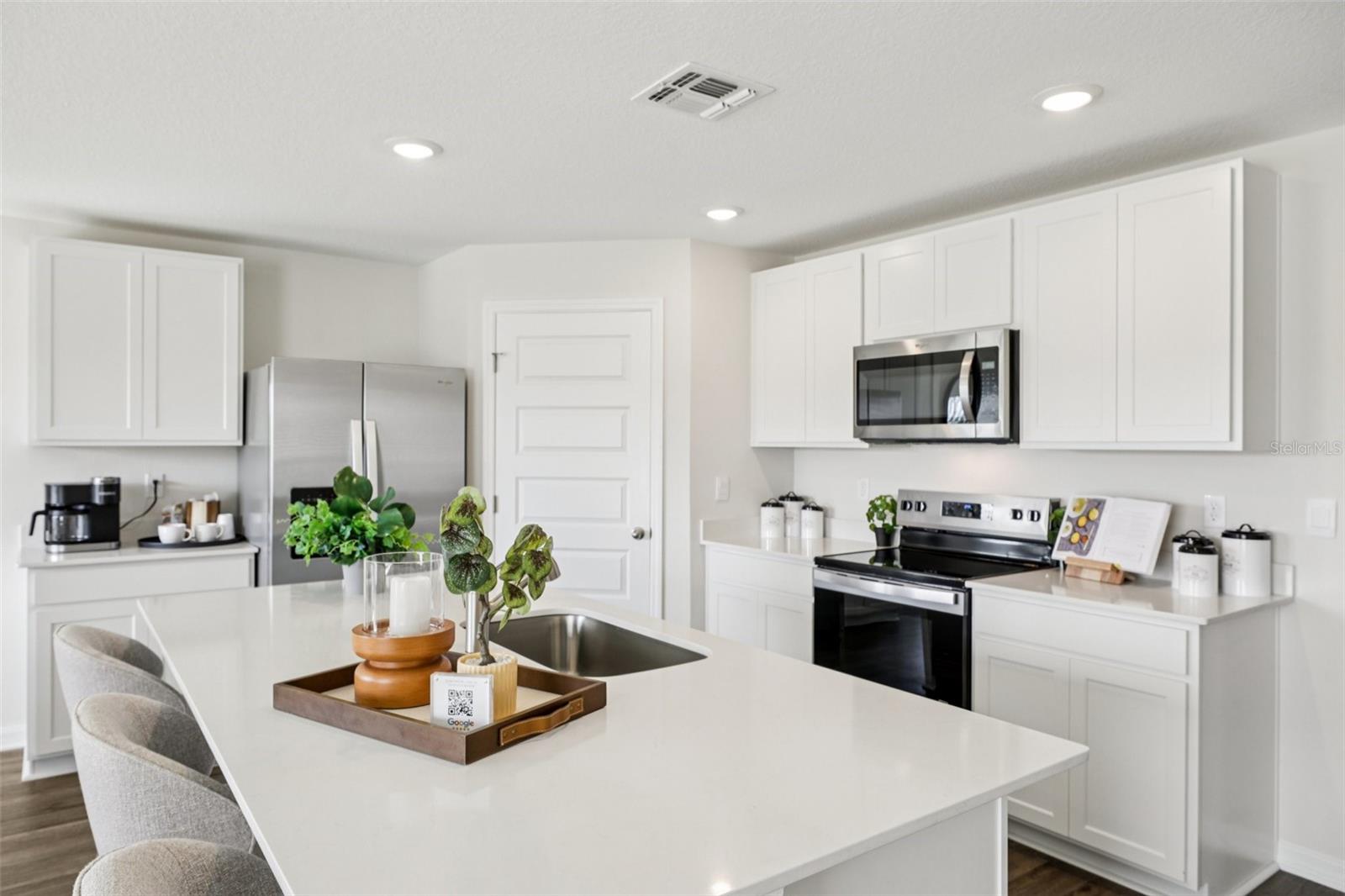 215 SKYFIELD CT, LADY LAKE, FL, 32159