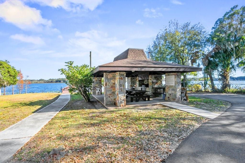 1204 LADY GUINEVERE DR, VALRICO, FL, 33594