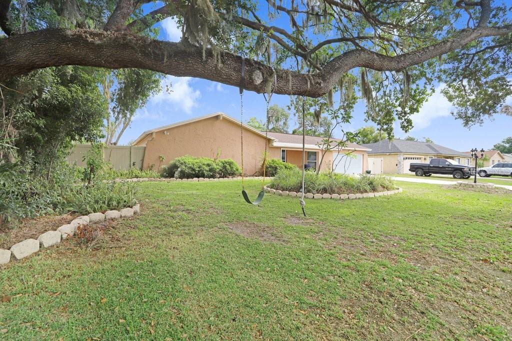 1204 LADY GUINEVERE DR, VALRICO, FL, 33594