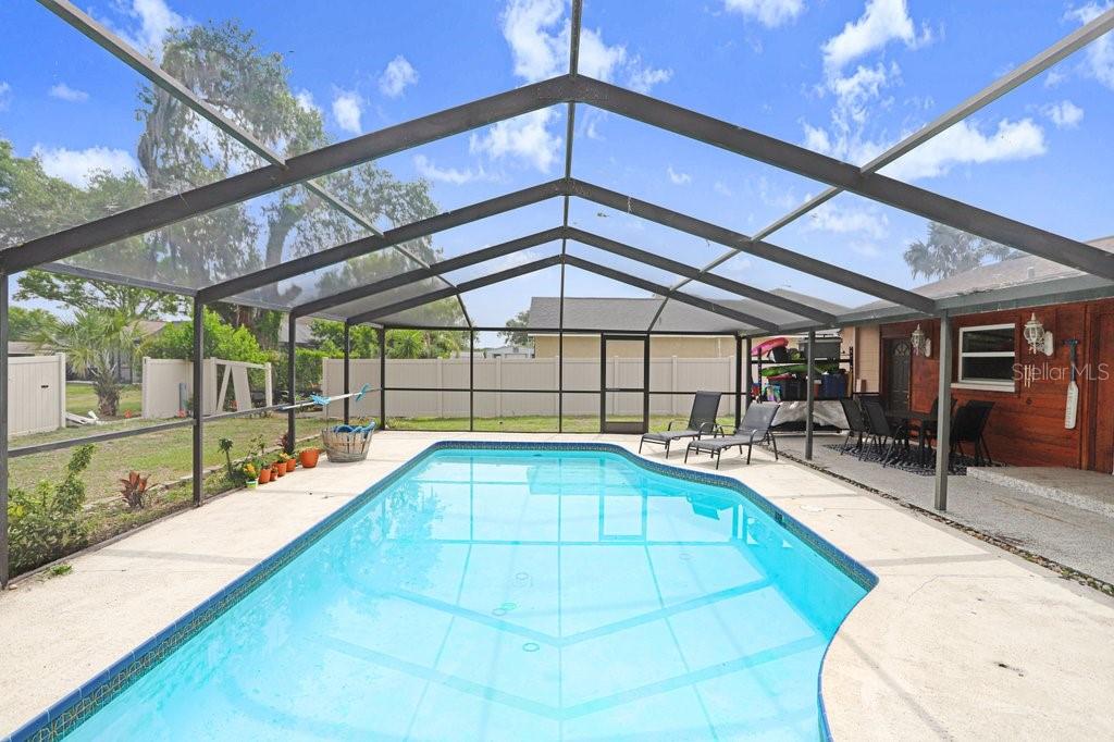 1204 LADY GUINEVERE DR, VALRICO, FL, 33594