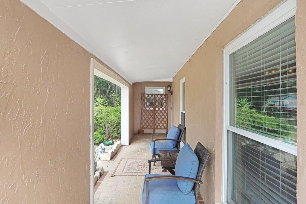 1204 LADY GUINEVERE DR, VALRICO, FL, 33594