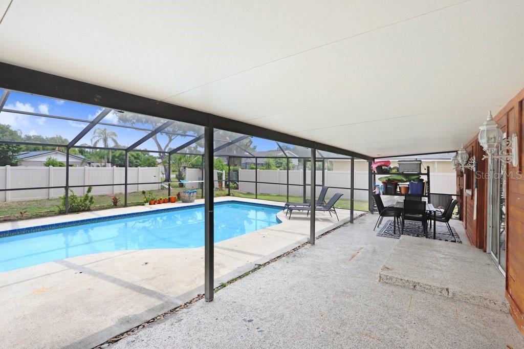 1204 LADY GUINEVERE DR, VALRICO, FL, 33594