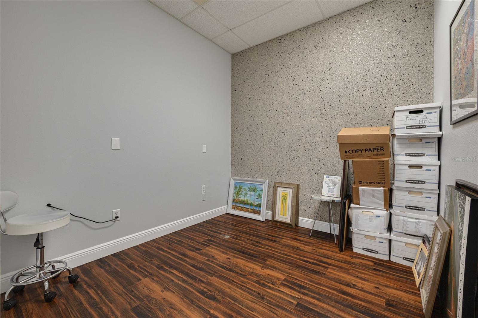 1033 W BAY DR, LARGO, FL, 33770