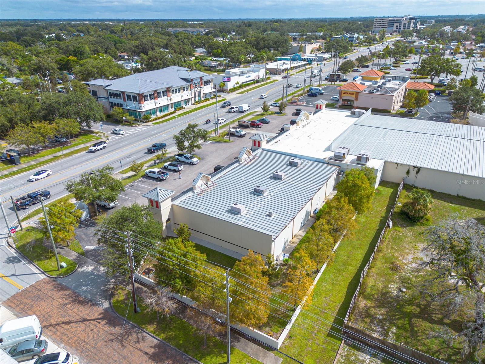 1033 W BAY DR, LARGO, FL, 33770