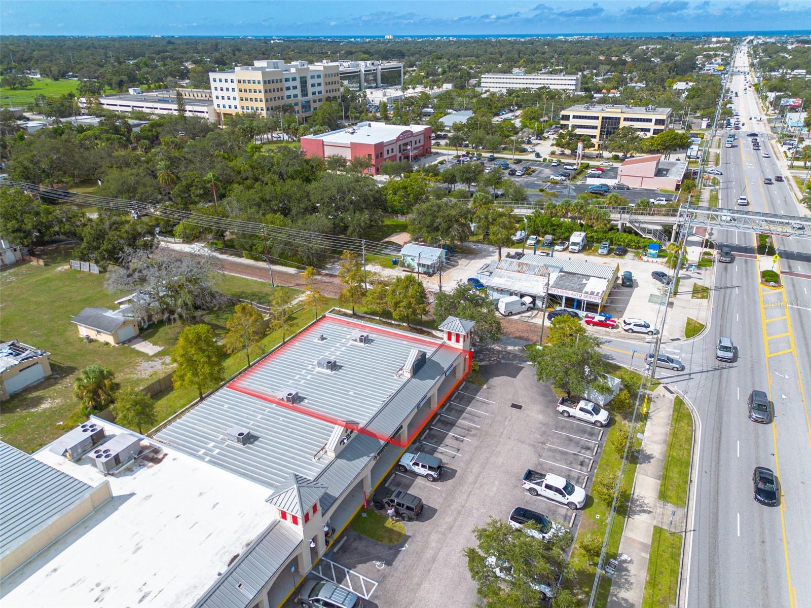 1033 W BAY DR, LARGO, FL, 33770
