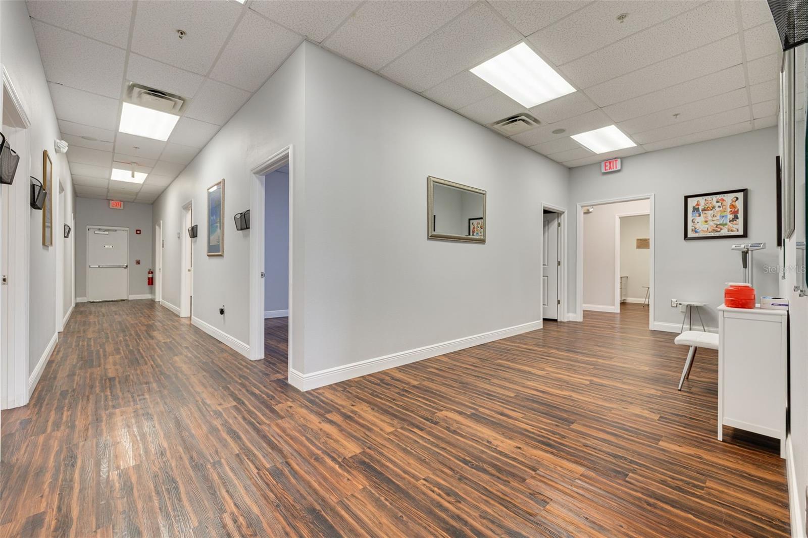 1033 W BAY DR, LARGO, FL, 33770