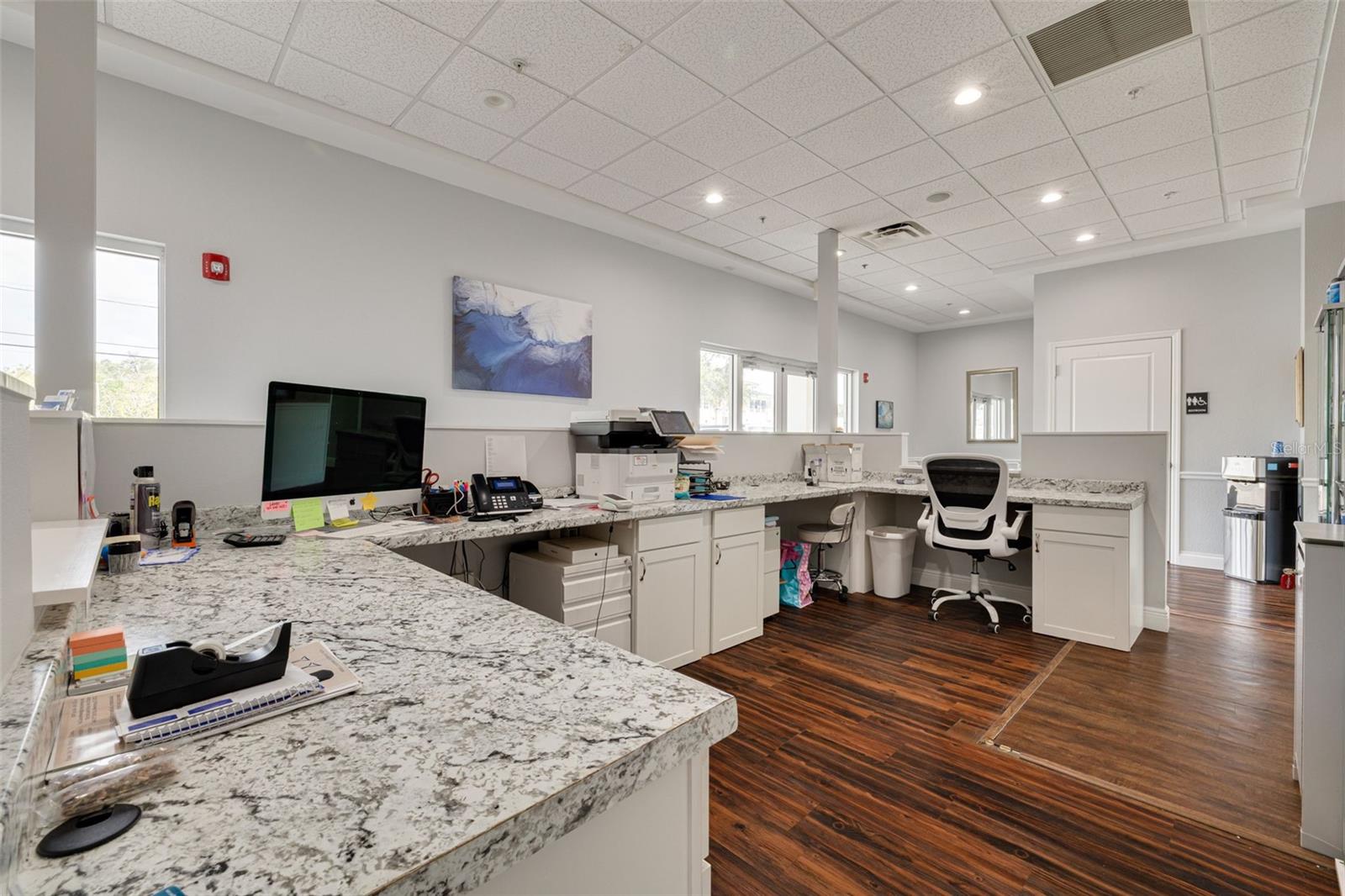 1033 W BAY DR, LARGO, FL, 33770