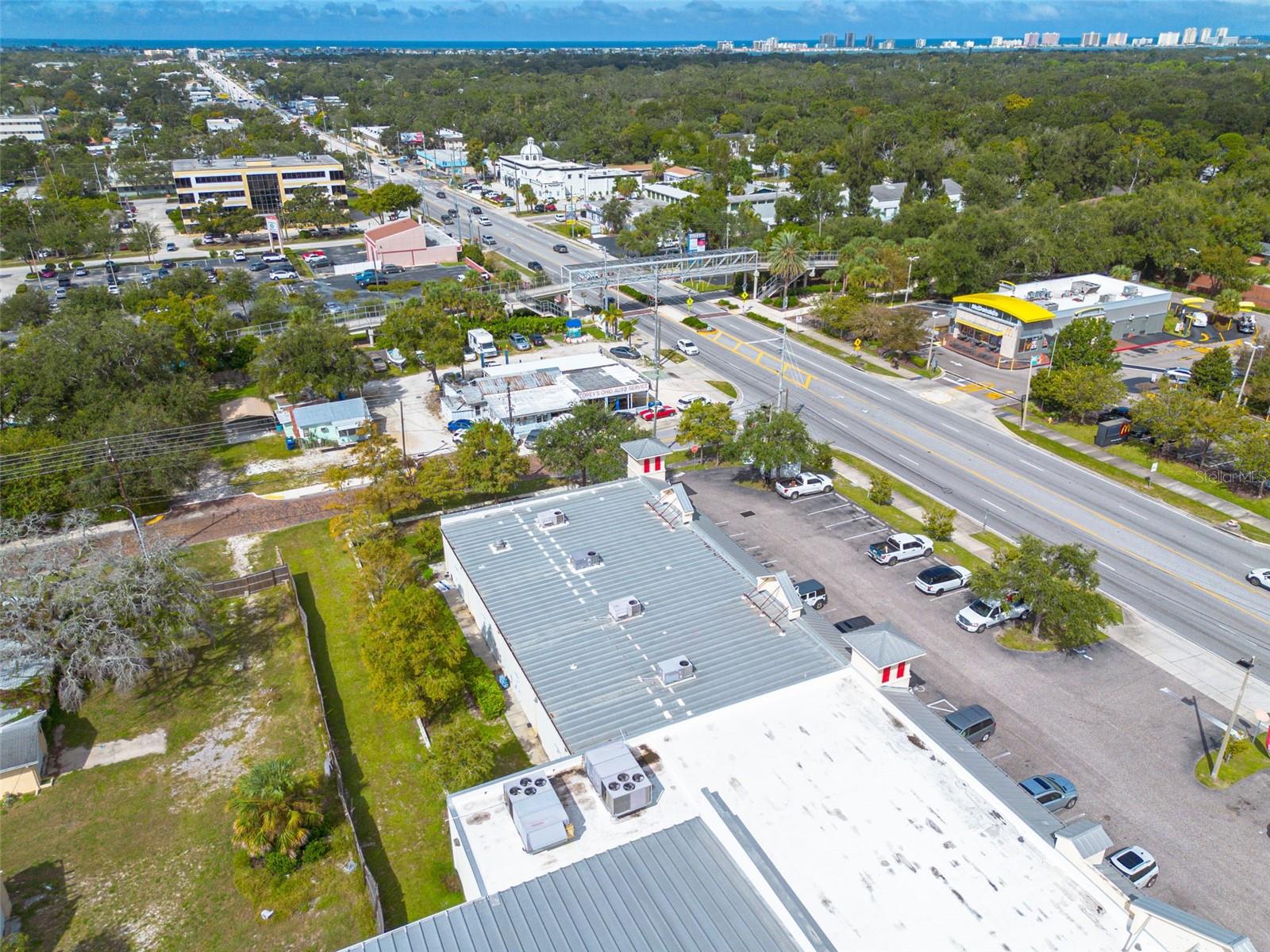 1033 W BAY DR, LARGO, FL, 33770