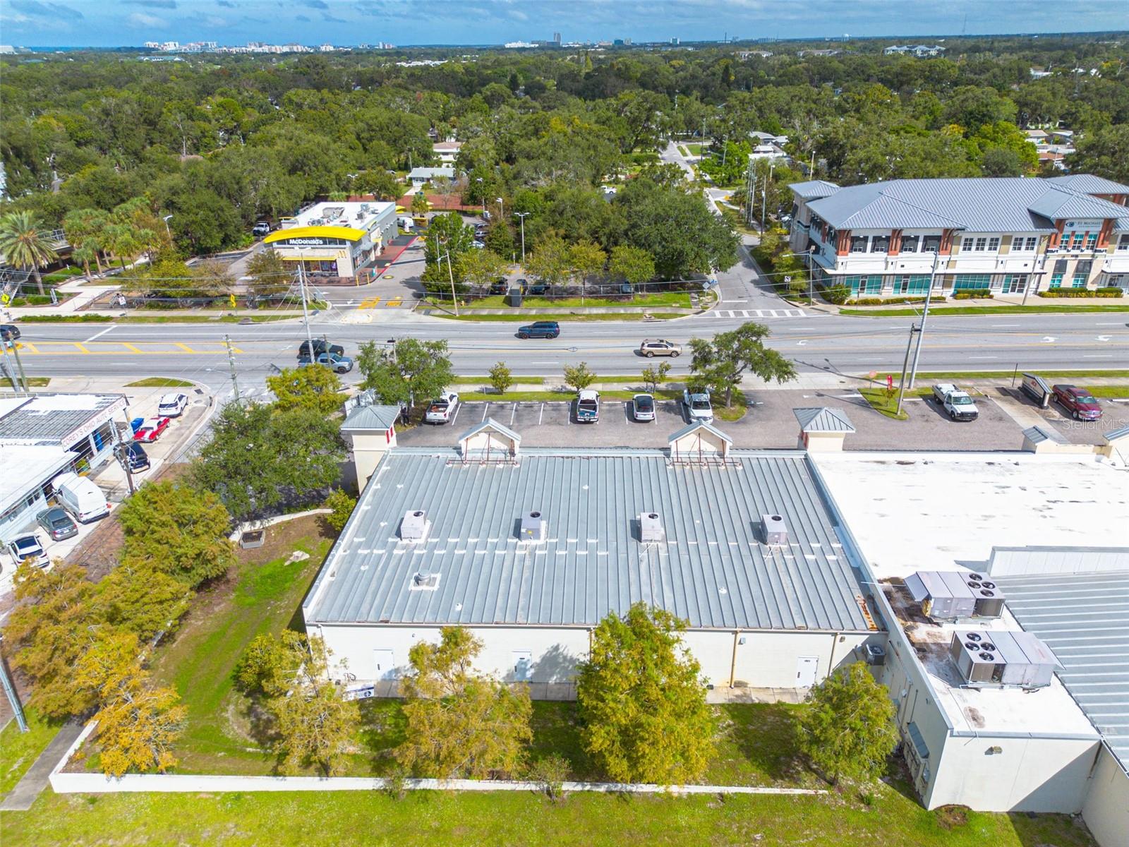 1033 W BAY DR, LARGO, FL, 33770