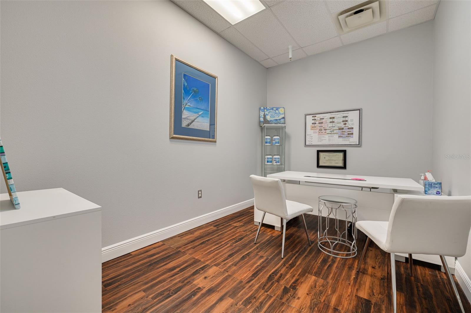 1033 W BAY DR, LARGO, FL, 33770