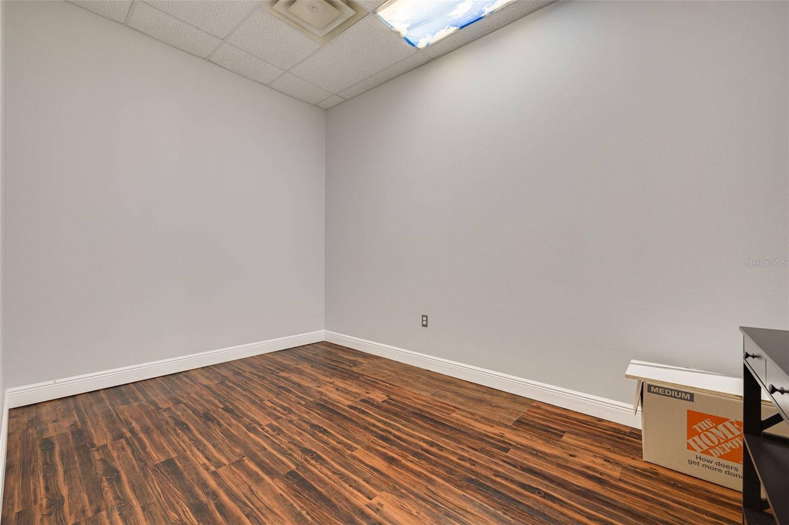 1033 W BAY DR, LARGO, FL, 33770