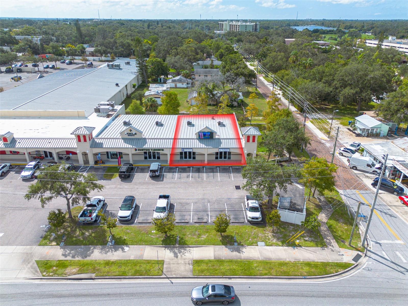 1033 W BAY DR, LARGO, FL, 33770