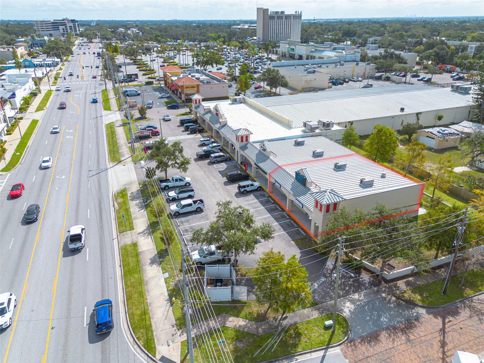 1033 W BAY DR, LARGO, FL, 33770