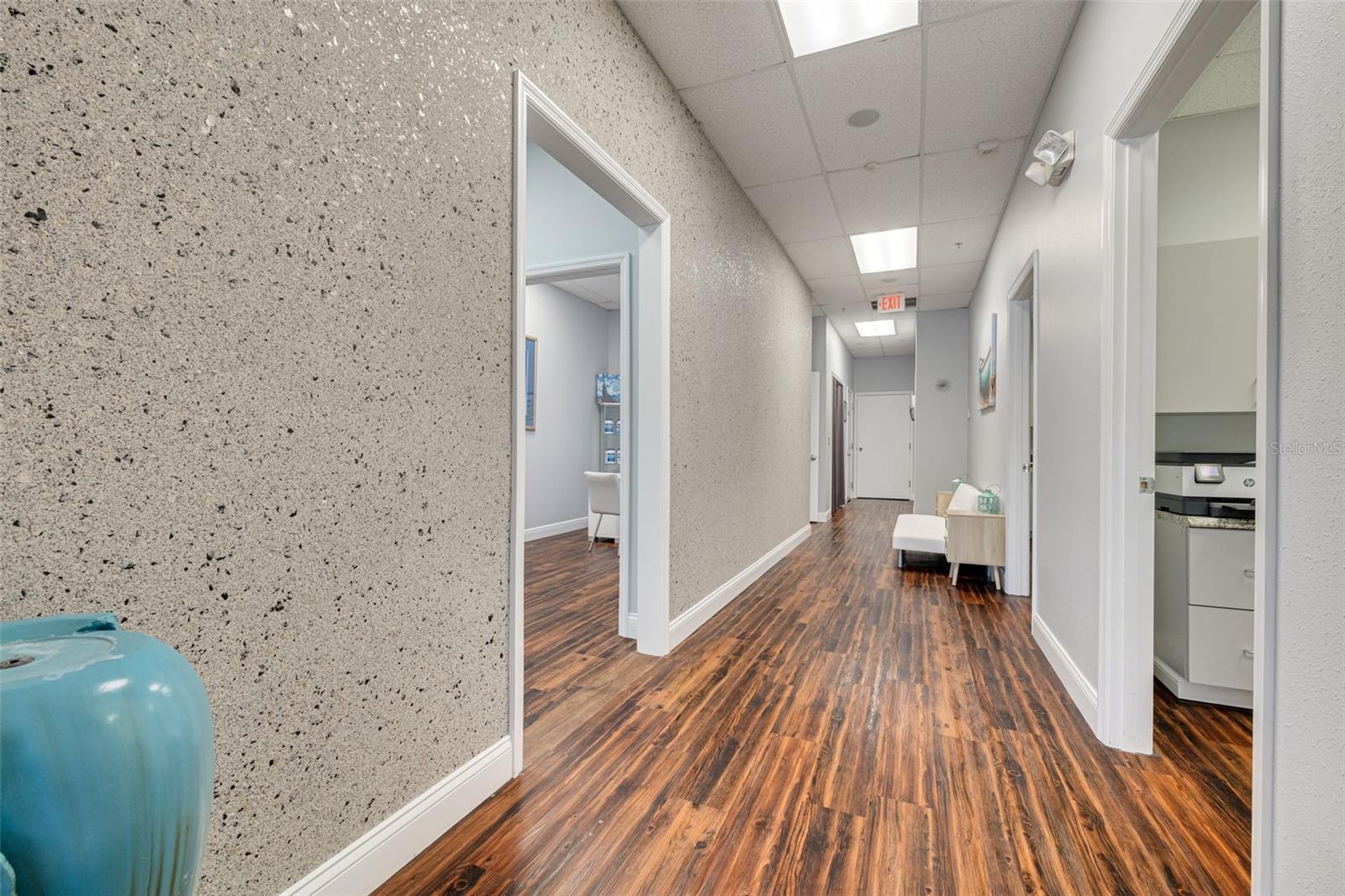 1033 W BAY DR, LARGO, FL, 33770