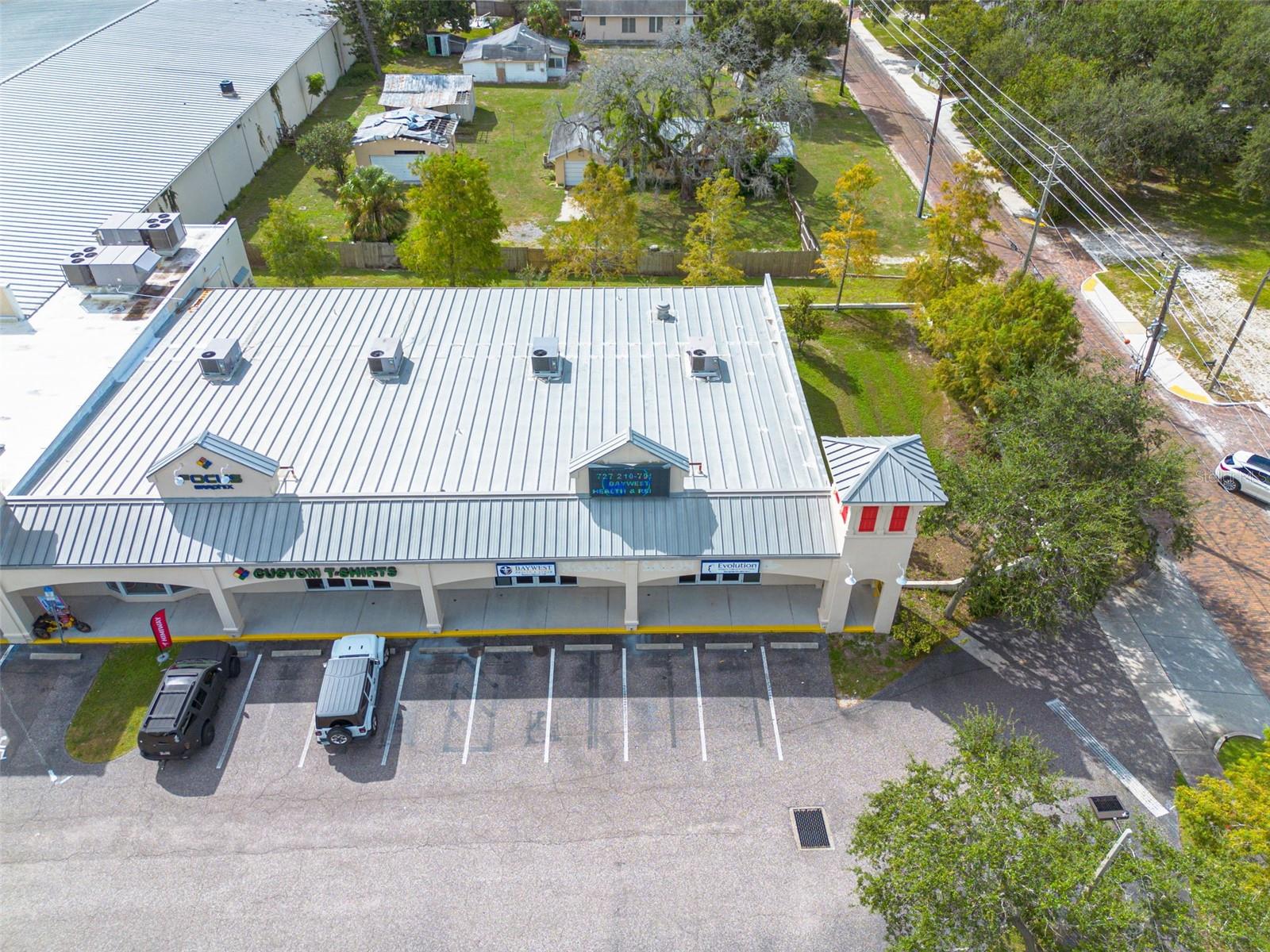 1033 W BAY DR, LARGO, FL, 33770