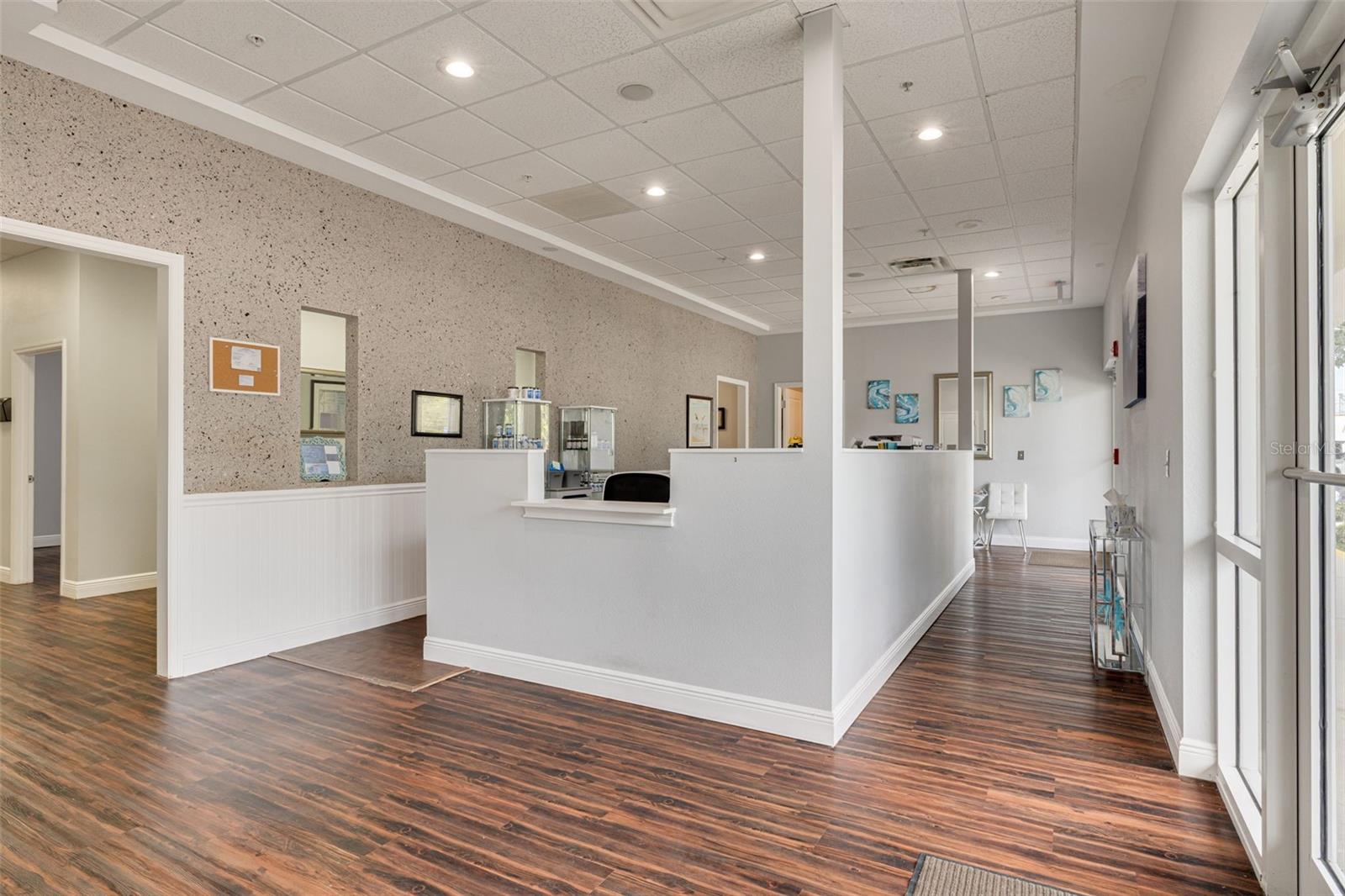 1033 W BAY DR, LARGO, FL, 33770